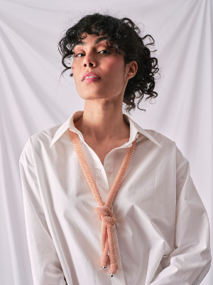 COLLIER ROMANCE